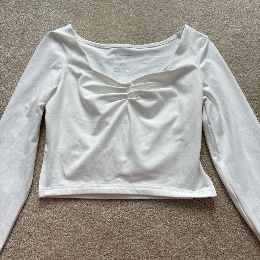 Trendy Queen White Long Sleeve Crop Top